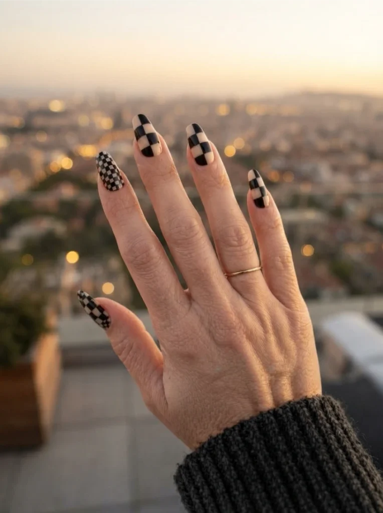  Simple Fall Checkered Nails Accent Design